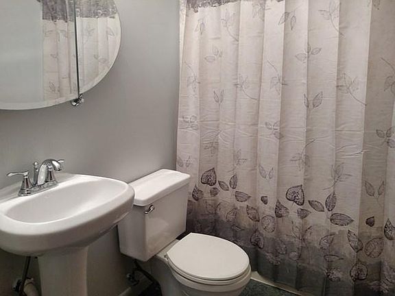 5th image of 414 Emerald Ave