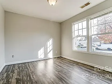 3 bed, 1242 sqft, $1,999 — Photo 4
