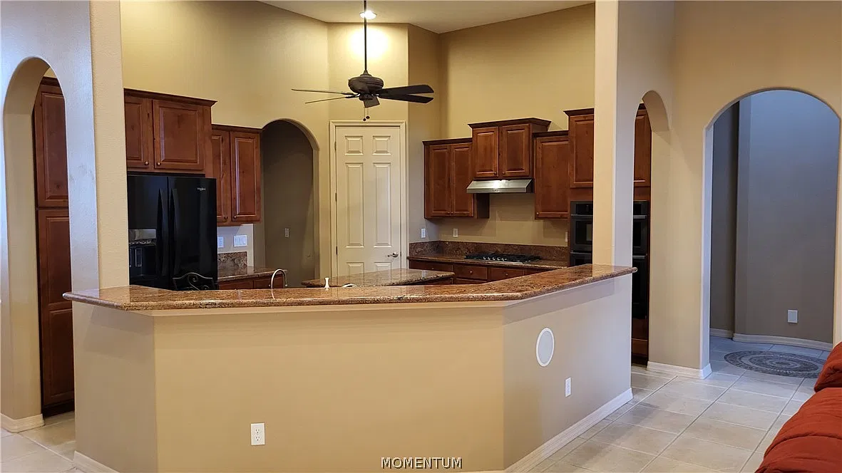 4 bed, 3.0 bath, 2443 sqft, $2,800 — Photo 4