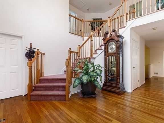 4th image of 8 Galloway Ct