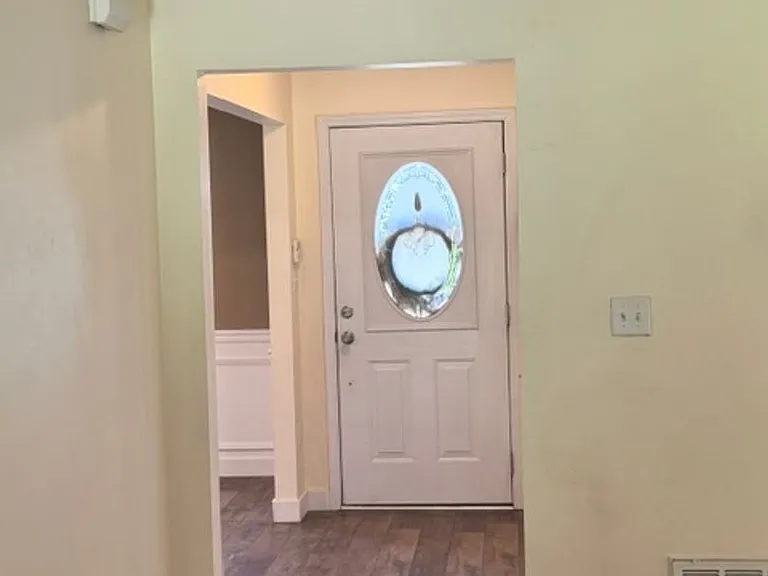 712 Denise Dr — Photo 2