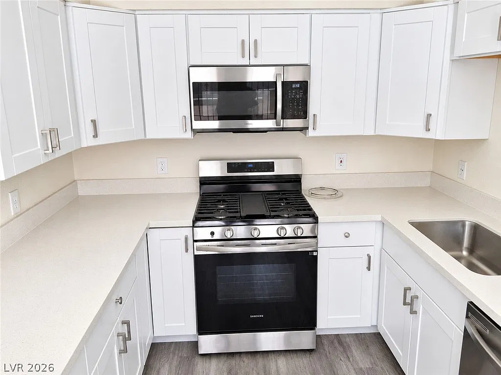 3 bed, 2.0 bath, 1220 sqft, $1,850 — Photo 3