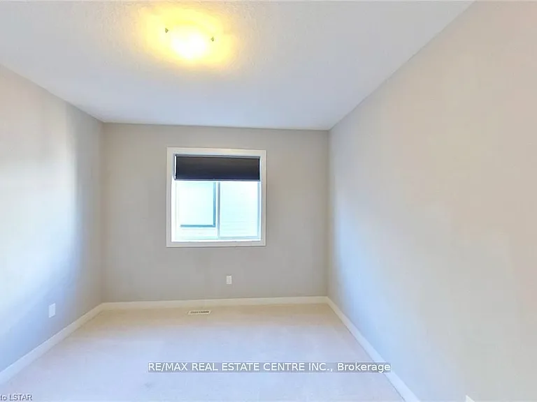1560 Finley Cres — Photo 14