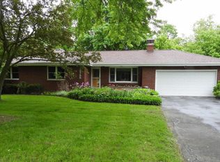 15755 Oak Lane Dr, Lansing, MI 48906