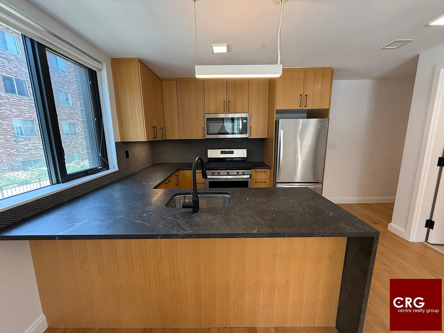 2 bed, 2.0 bath, 9999 sqft, $4,600 — Photo 2