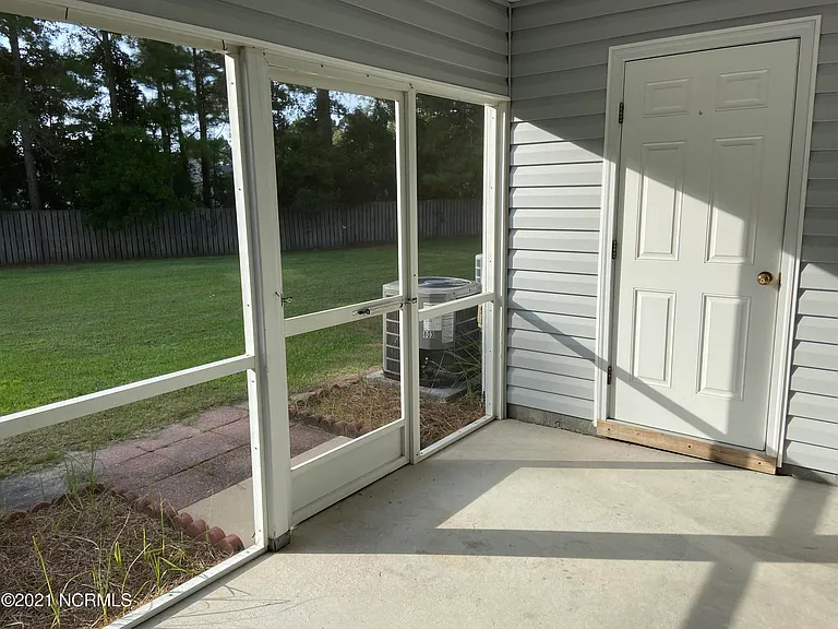 803 Courtyard W — Photo 8