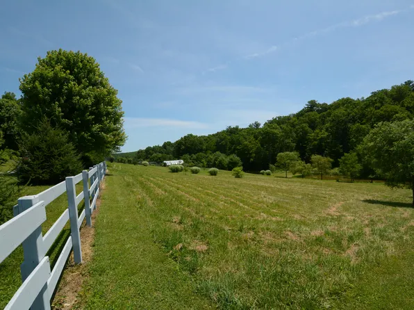 Tommy Ln, Lewisburg, WV 24901