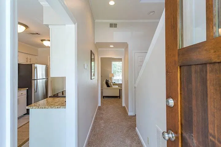 2601 Blakemore Ave — Photo 4