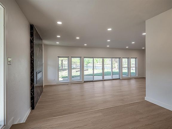 5th image of 2211 Ravenwood Ln
