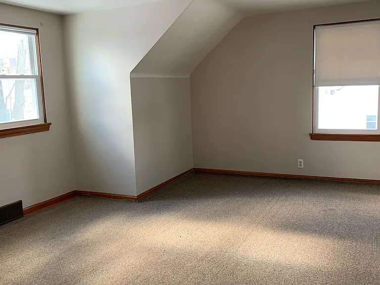 80 Romaine Ave #B — Photo 11