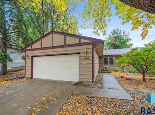 1208 E 38th St, Sioux Falls, SD 57105