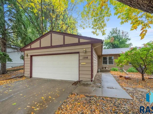 1208 E 38th St, Sioux Falls, SD 57105