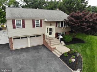 950 Decker Ln, Warminster, PA 18974