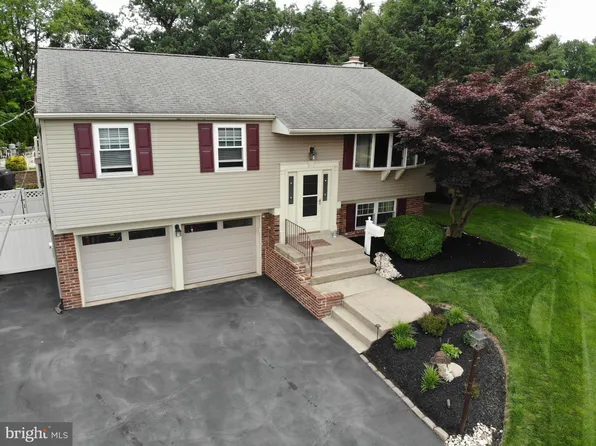 950 Decker Ln, Warminster, PA 18974