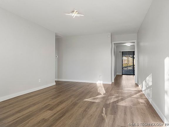 4th image of 642 N Moccasin Pl