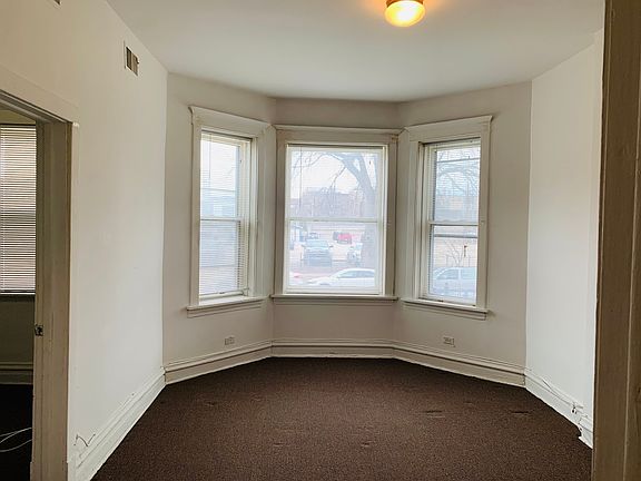 3rd image of 6112 S Ingleside Ave #1W