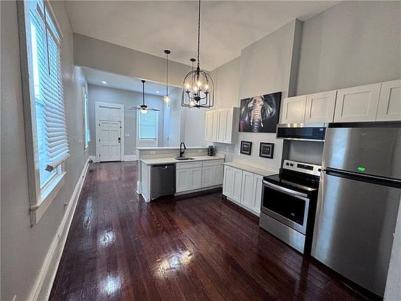 2nd image of 2705 Magnolia St