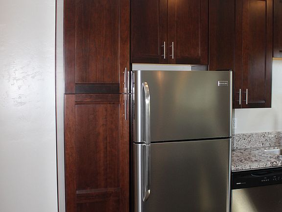 3rd image of 695 Chula Vista St #3