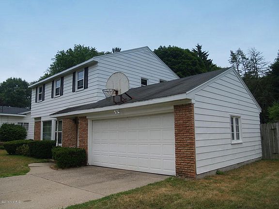 3rd image of 1352 Van Auken St SE