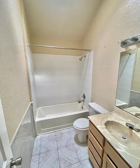 7421 Bishop Flores Dr — Photo 19
