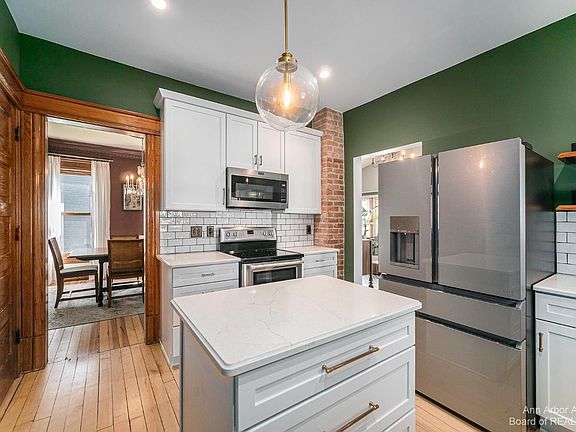 5th image of 408 W Chicago Blvd