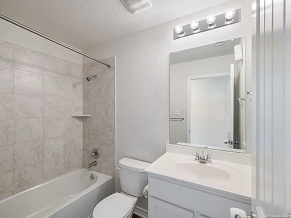 819 Brown Thrasher — Photo 8