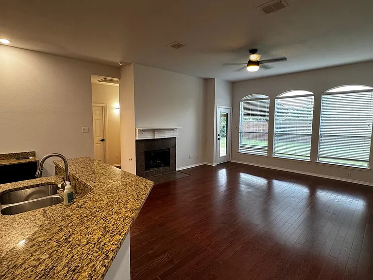 3501 Amador Dr — Photo 14