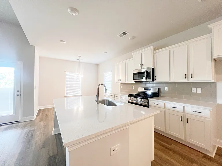 335 Cypress Hollow Trl — Photo 10