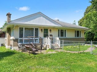 1908 Saunderson Dr, Ottawa, ON K1G 2C7