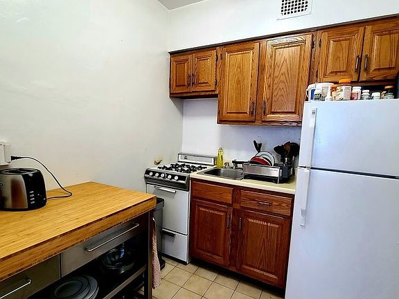 4th image of 105 W 75th St #4F