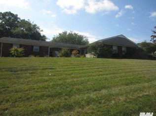 8 Hale St, Coram, NY 11727