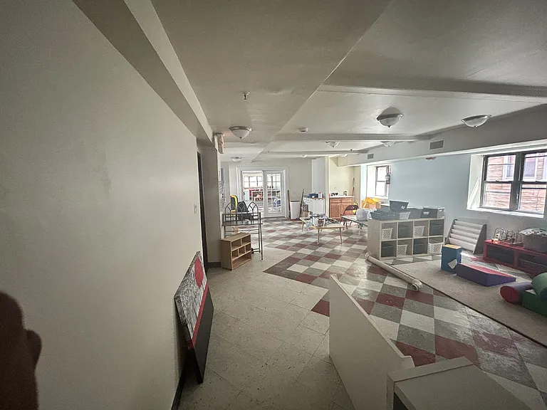 951 E 84th St #1 — Photo 4