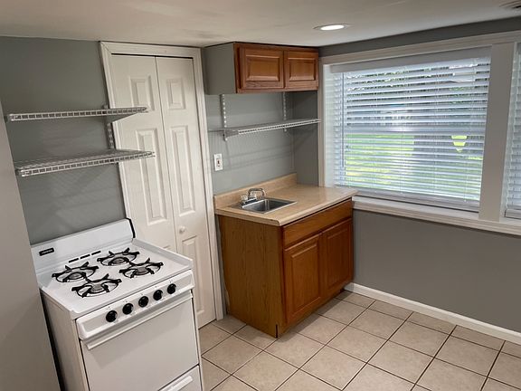2nd image of 21435 Jacksonville St #B
