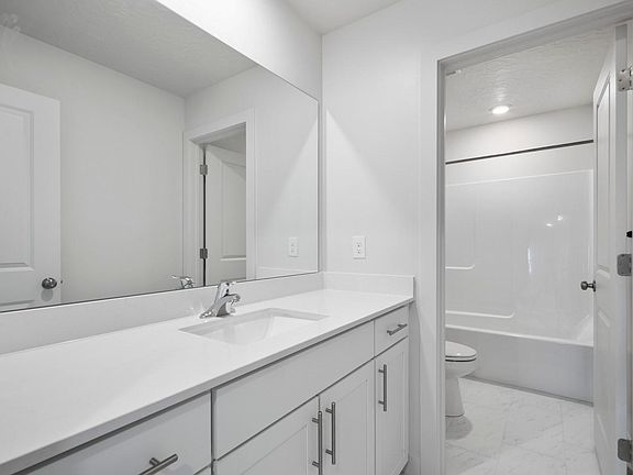 5th image of 469 W Flora Dr