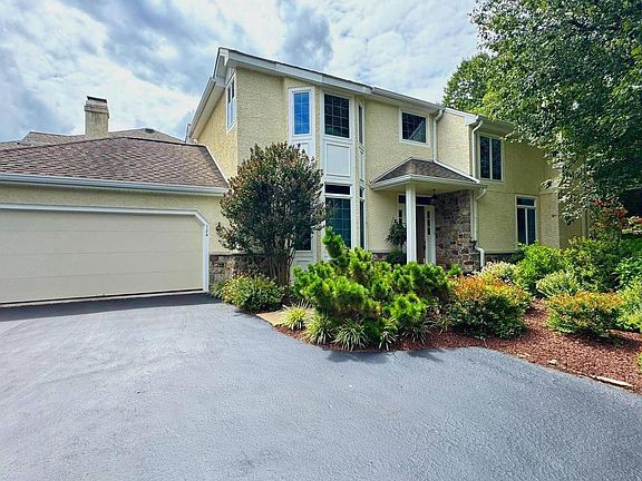 3rd image of 124 Piqua Cir