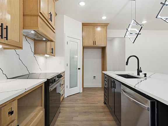 4th image of 1023 Kane St