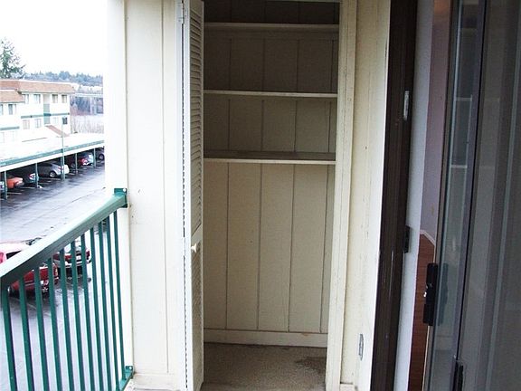 4th image of 1588 Naval Ave