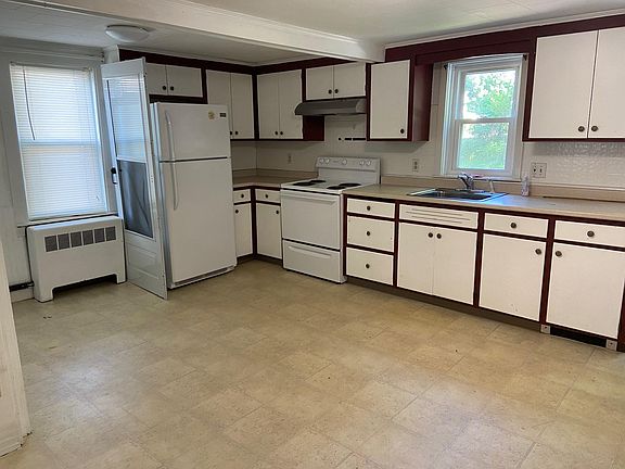 3rd image of 16 Central St