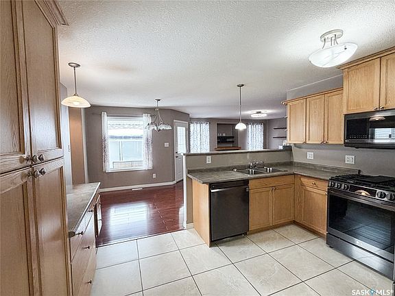 3rd image of 7 Fairway Court
