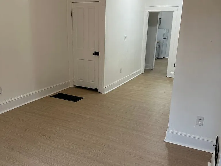 412 Locust St — Photo 4