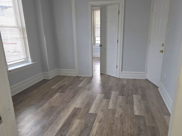 1043 W Maple St APT 1
