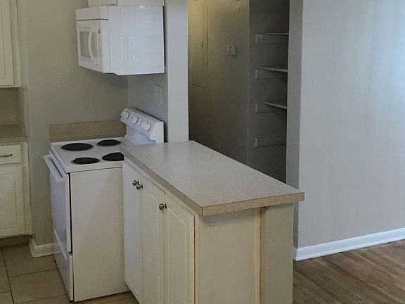 4th image of 4437 Trenton Dr S