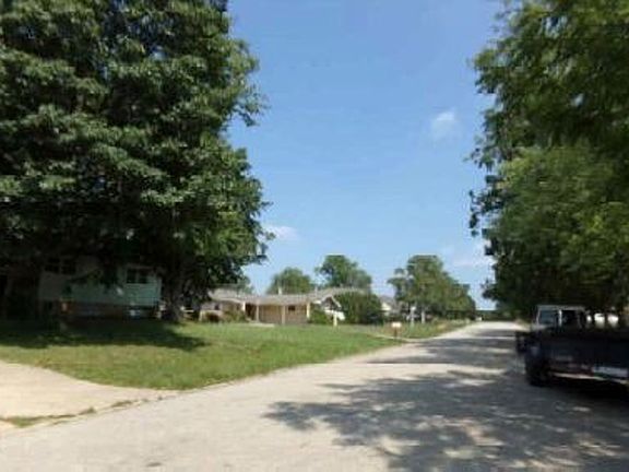 Exterior Neighborhood (street photo)