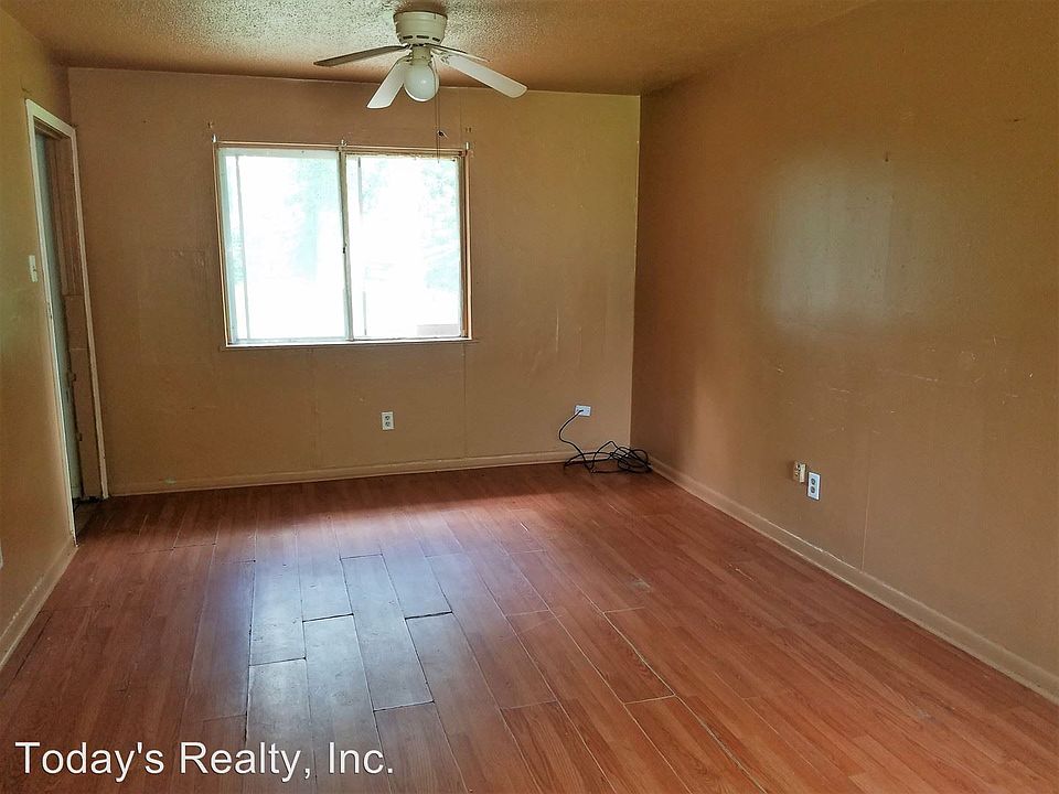 2nd image of 605 Woodland St