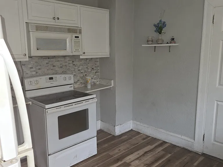 1322 W 7th St — Photo 4