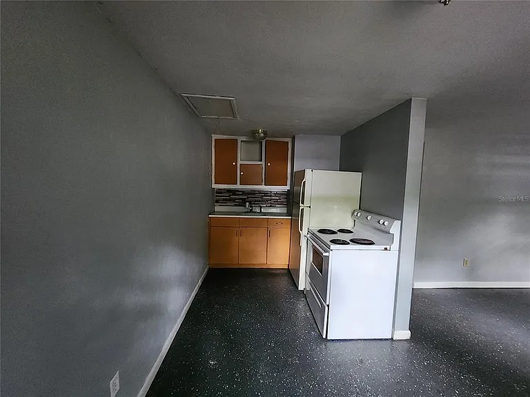 1958 NW 4th St #B — Photo 3