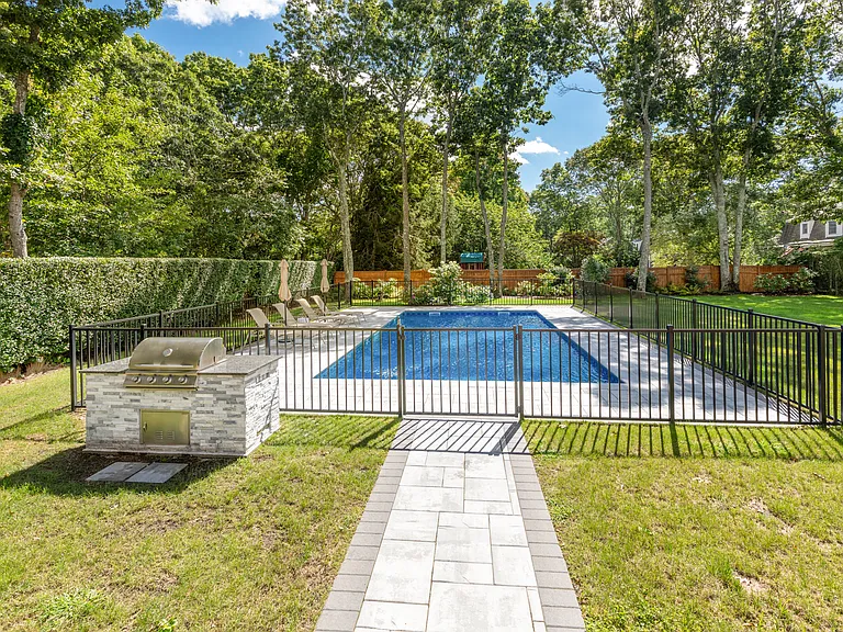 9 Eisenhower Dr — Photo 31