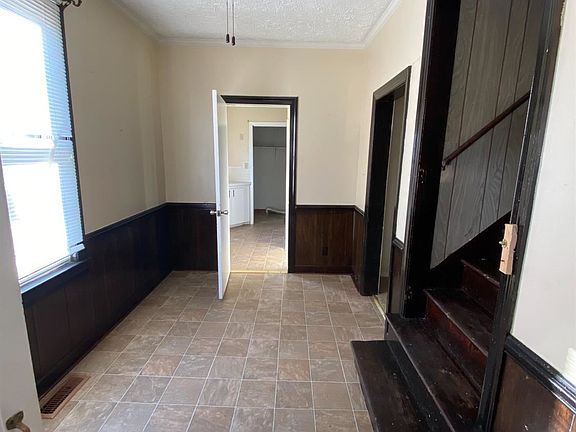 2nd image of 3217 Hill St