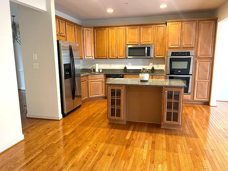1560 Rutland Way — Photo 3