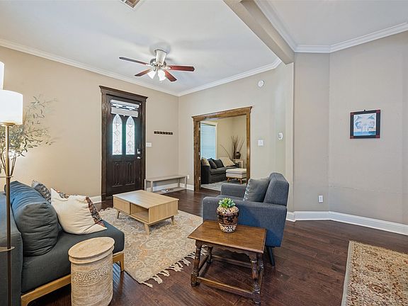 3rd image of 820 W Eigth St